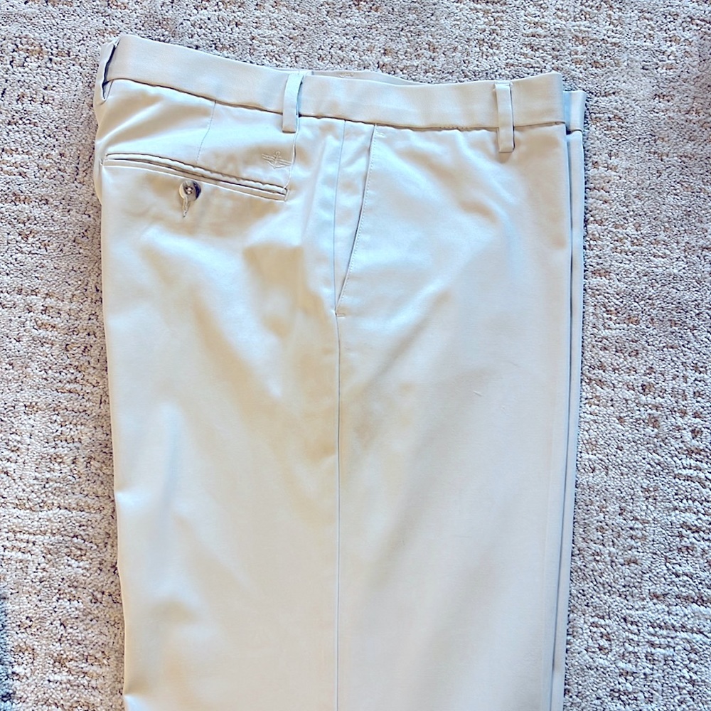 Men’s khaki pants